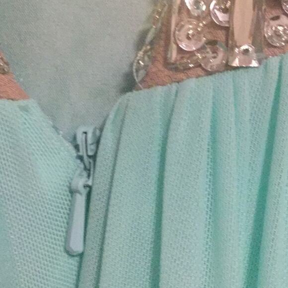 Strapless Neck Embellished Bodice & Chiffon Skirt - Picture 10 of 12